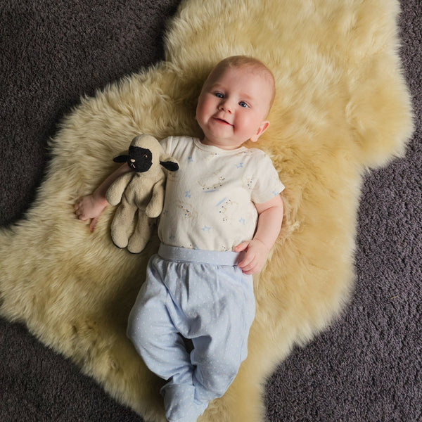 NZ Baby Sheepskin Rug – Natural Temperature-Regulating Lambskin